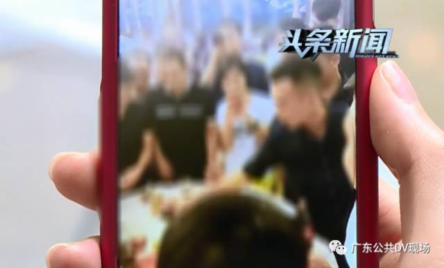 娘在婚礼上遭众男子按倒在地非礼被伸进衣服乱摸……pg电子模拟器免费版太过份了！从化女仔注意！一伴(图7)